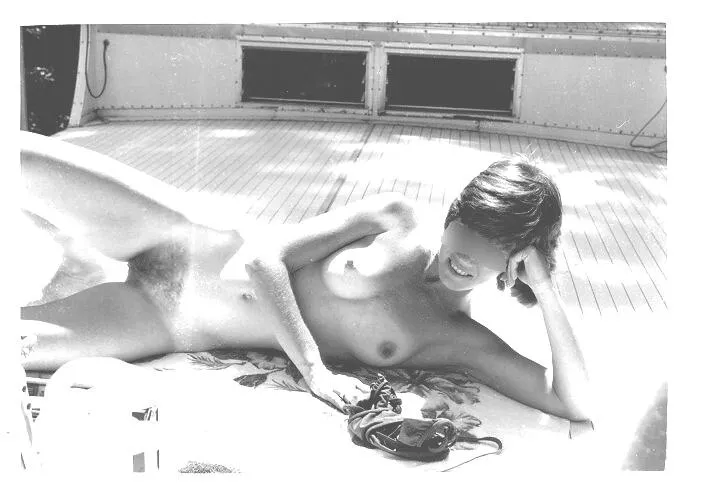 [1976-22]  sunning on the houseboat