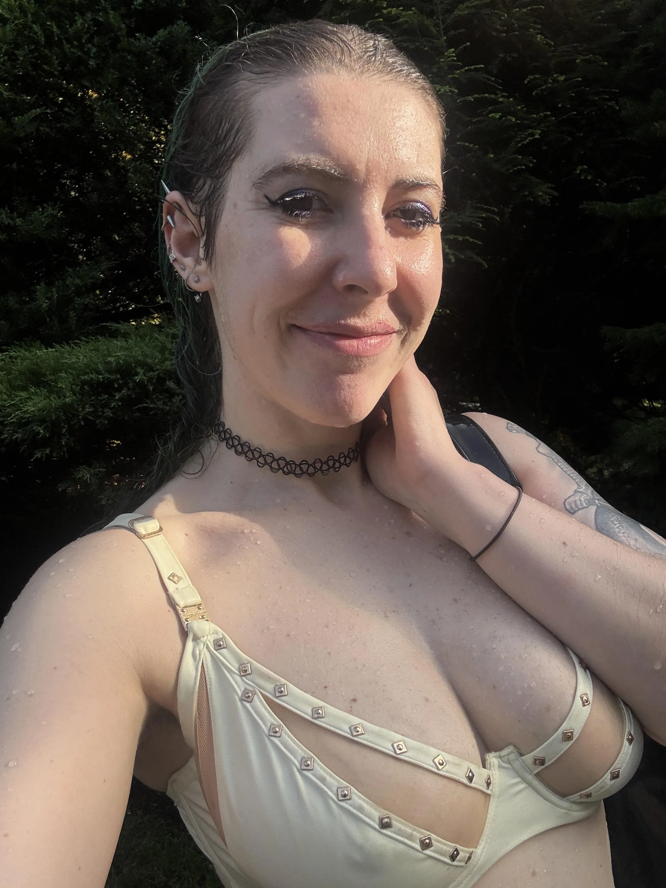 Am I hot with my hair slicked back F30