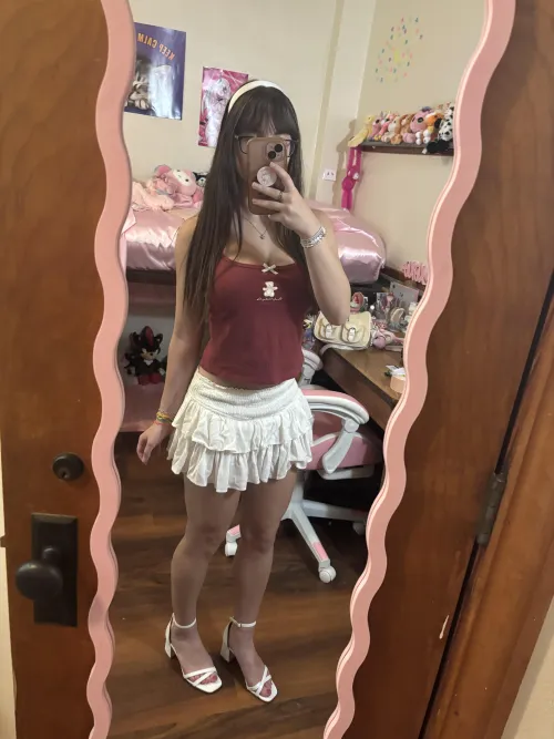 I’m just starting college but I still feel like a little girl.. 😙