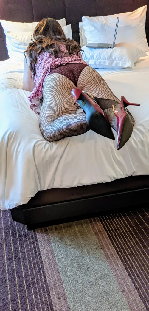 Looking for BWC/BBC alpha daddies to chat with a caged girly sissy kik girlyeliza