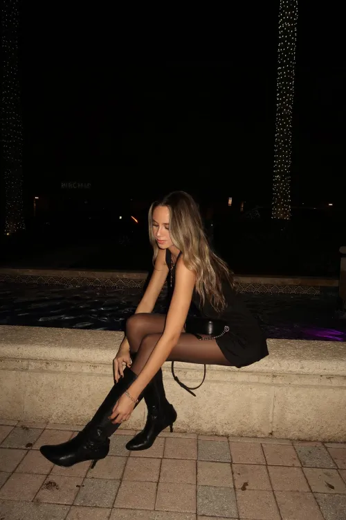 Will you help with the zipper?