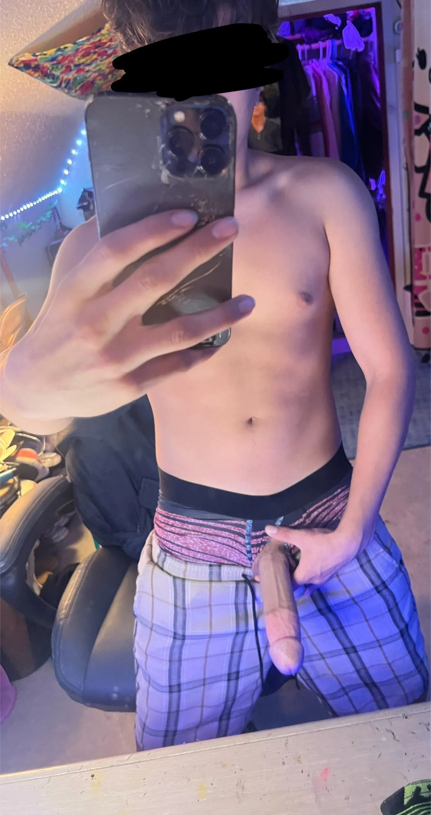 18m, tryna find someone to stretch 😝