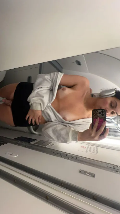 if you’re into trans say hey and check ur DMs 👀