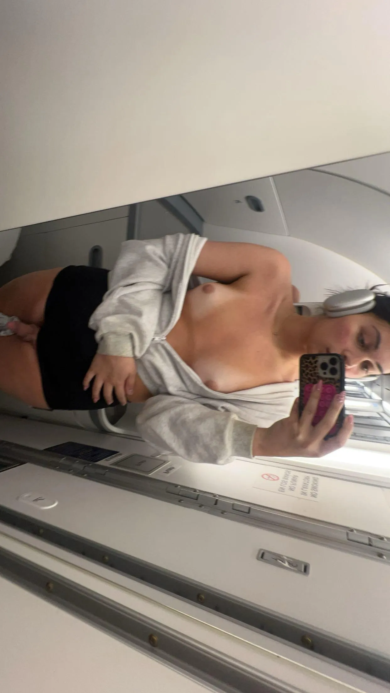 if you’re into trans say hey and check ur DMs 👀