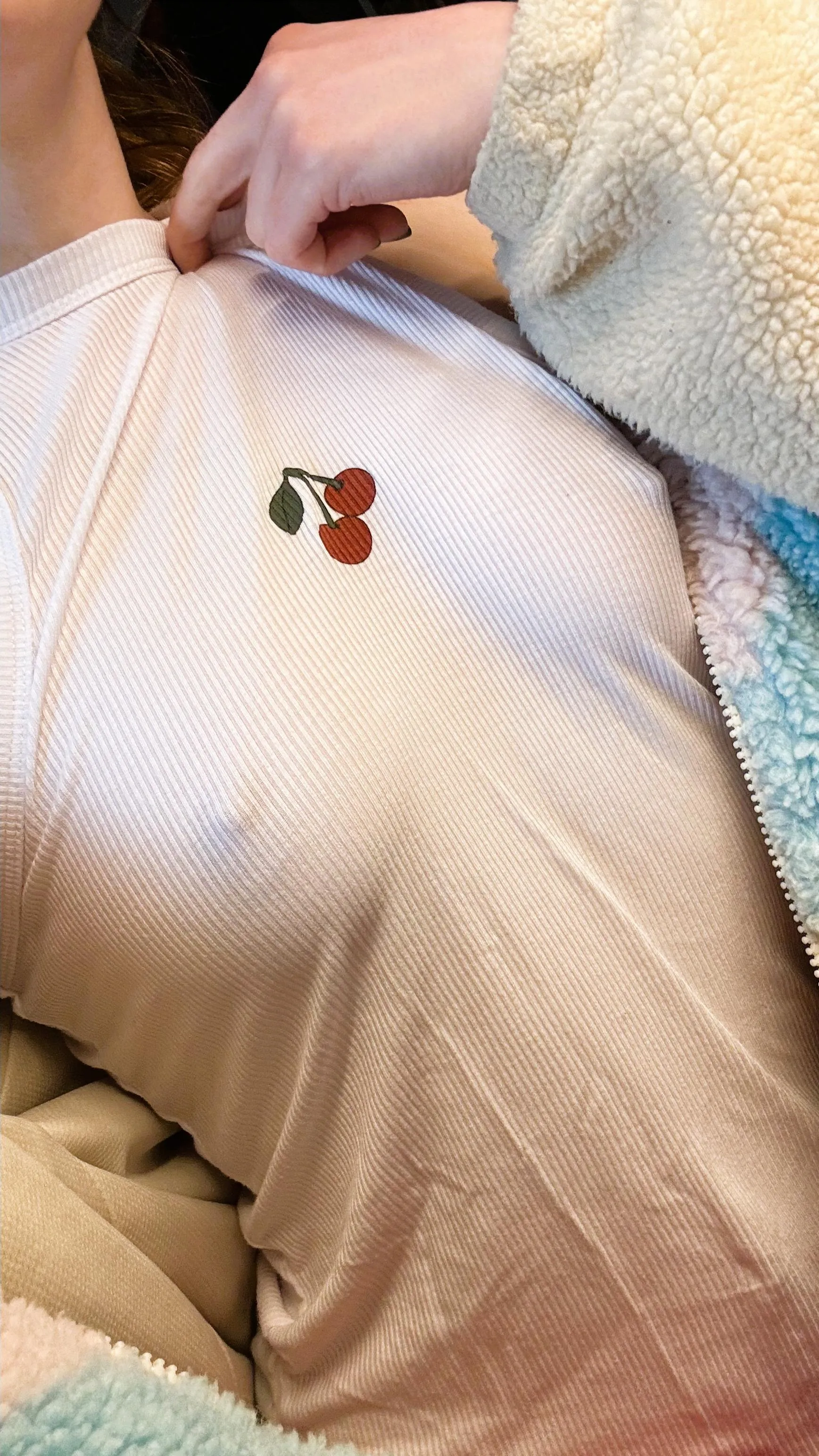 Once again, I'm going braless and I'm absolutely loving it