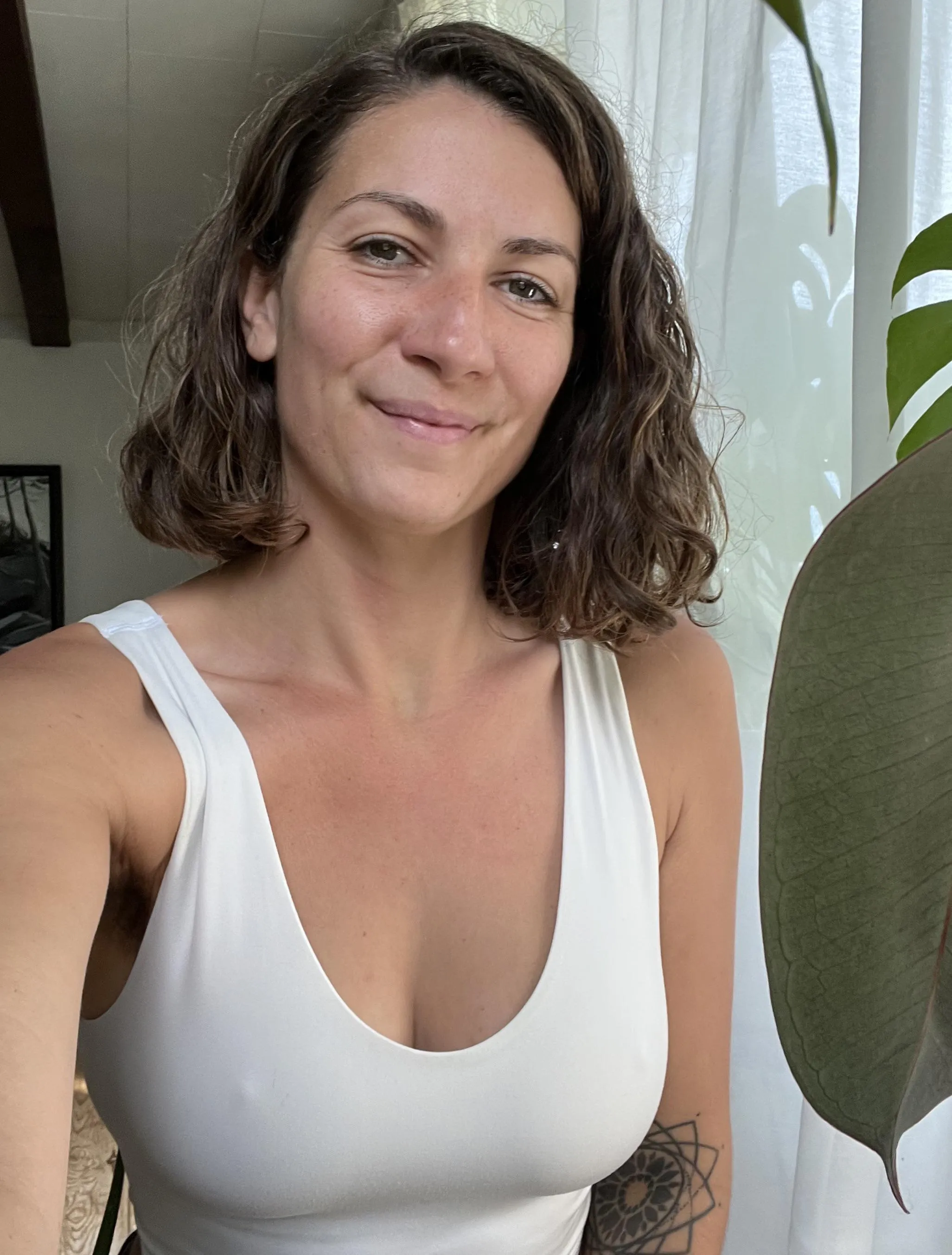 I specialize in braless cleavage