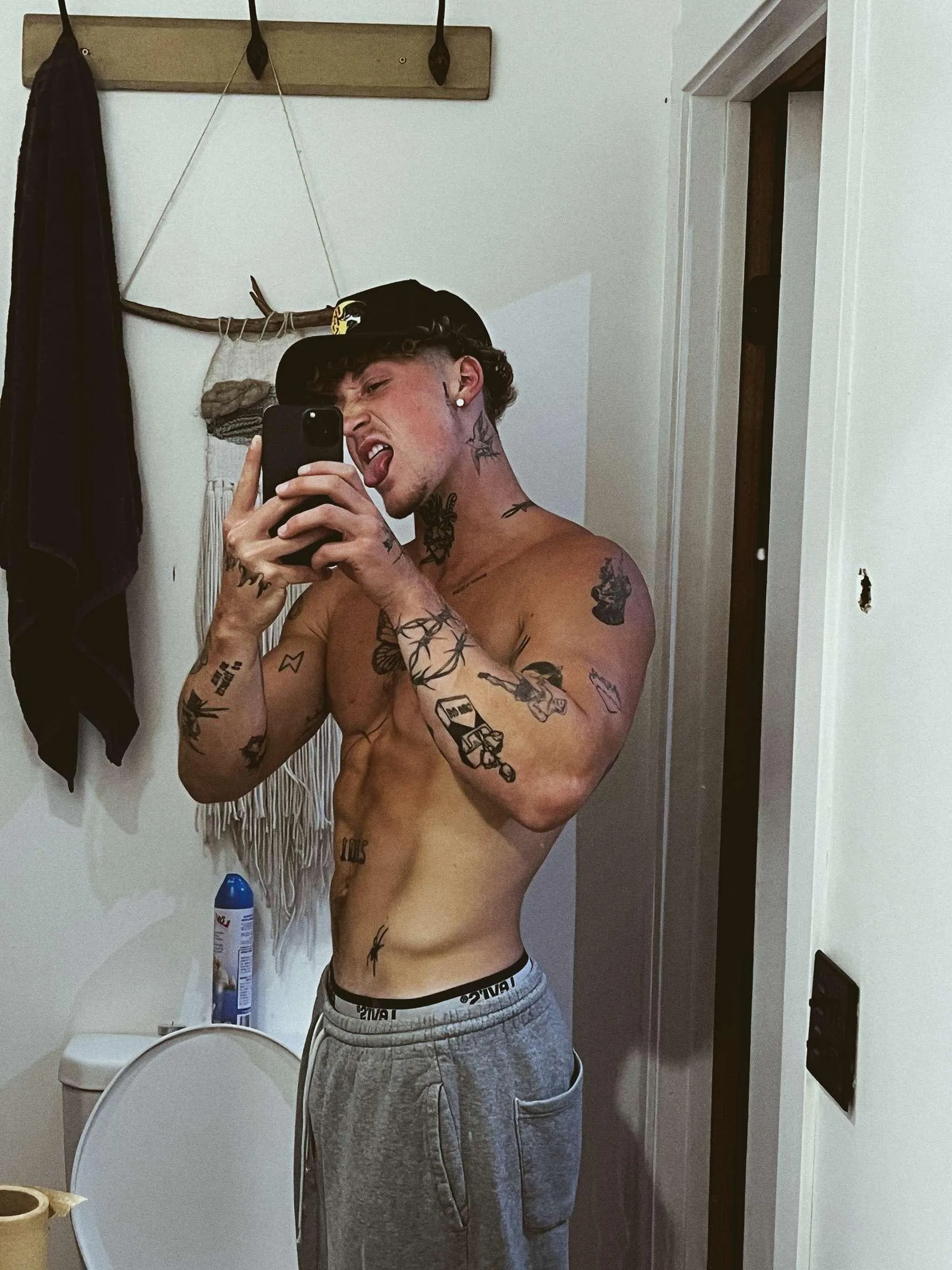 You like Young man 24y?