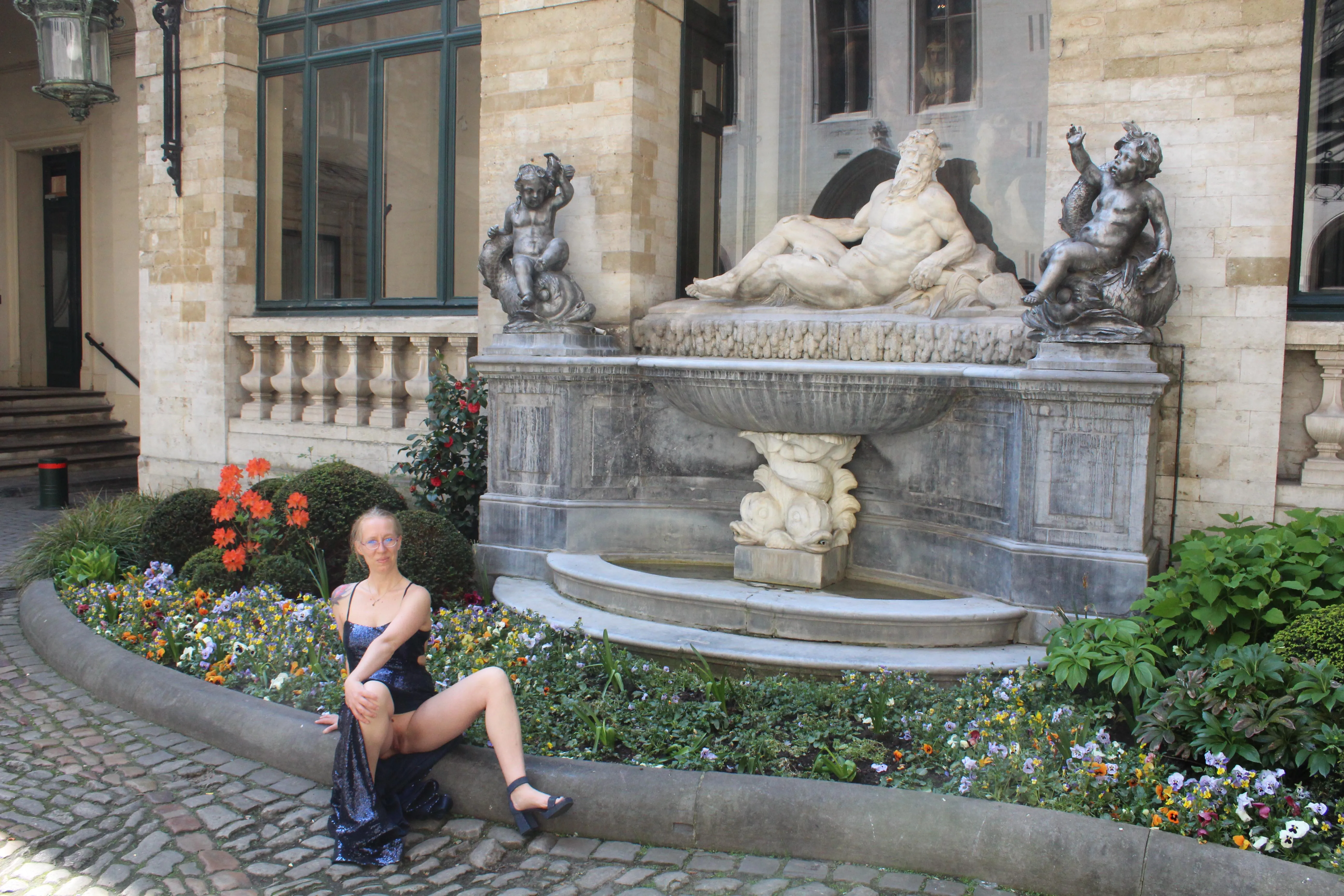 Even at a Brussels Castle I love to flash