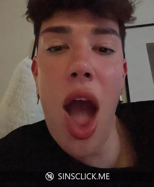 he's begging for ur load 🤤