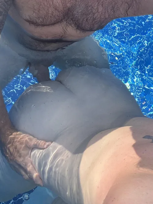 [mke] getting used in his pool 🤤