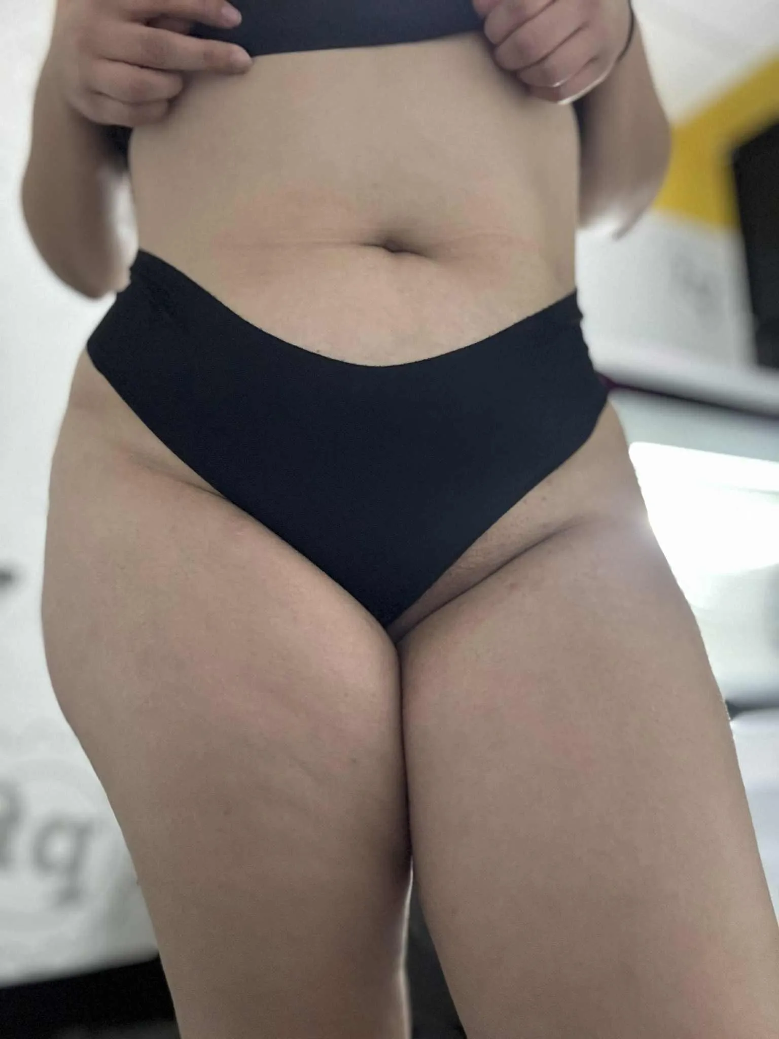 Slim thicc MILF wife