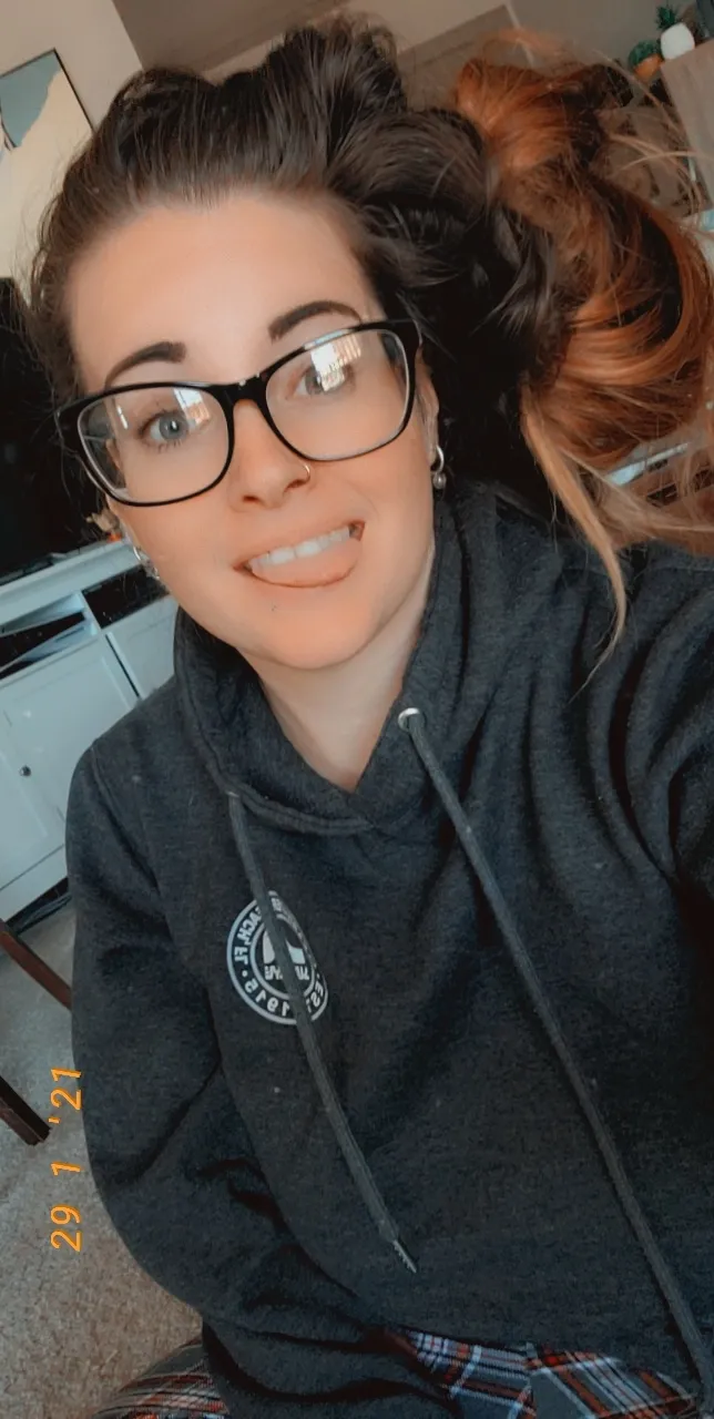 Messy bun and getting stuff done for my live stream tonight! Also, my Snapchat is only $25 for the whole year right now 🙃