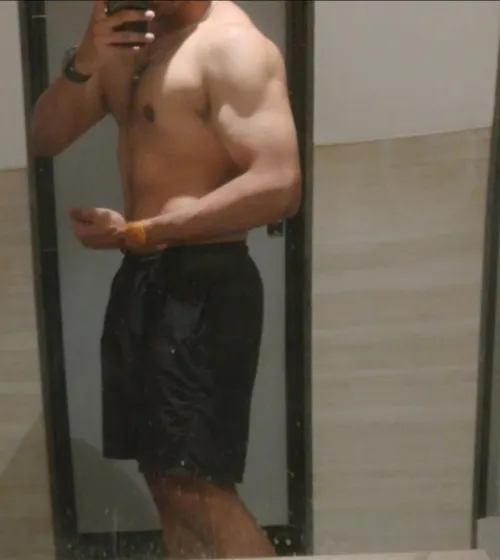 21 Tall Fit n Muscular M4(F)/(C) MUMBAI Seeking genuine couple's n females (can HOST )