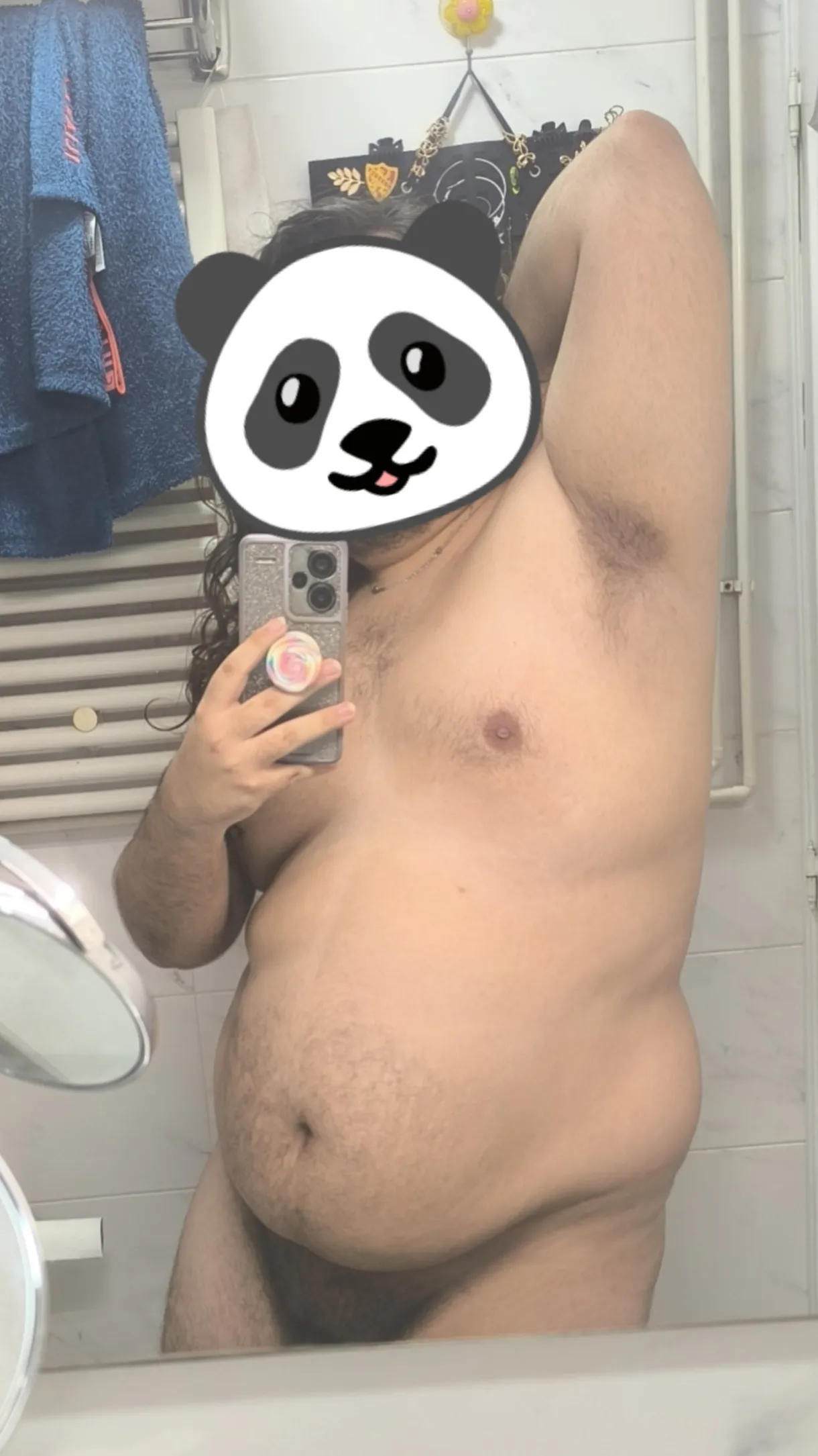 24yo chubby guy here. Omw home and bored. Hit me up?