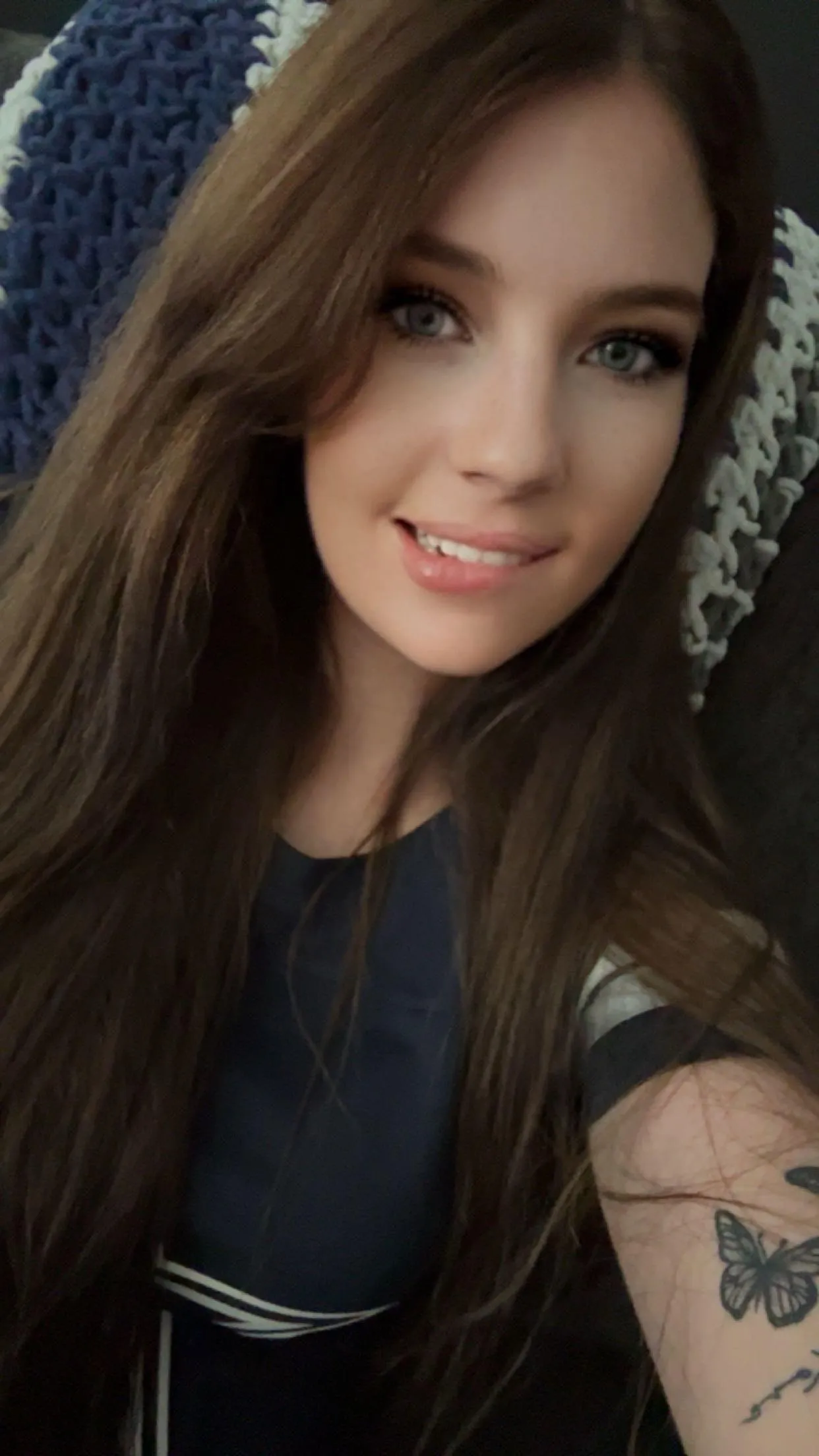 Go ahead & tell your gf that you can't take her out bc you're broke from sending your whole check to a hot girl online 😈🥵