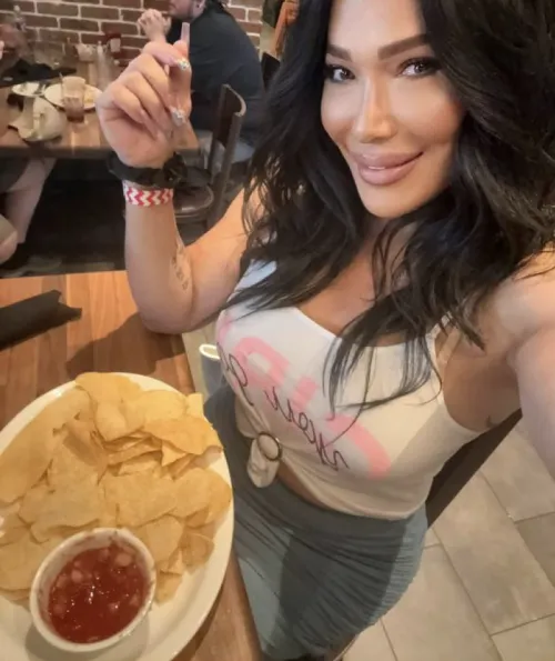 Be honest.. do you prefer your girls with or without cocks