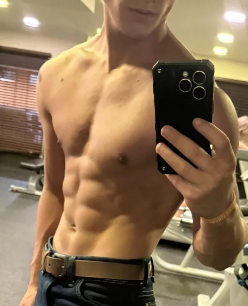 Local 20yr old male looking to meet mature women