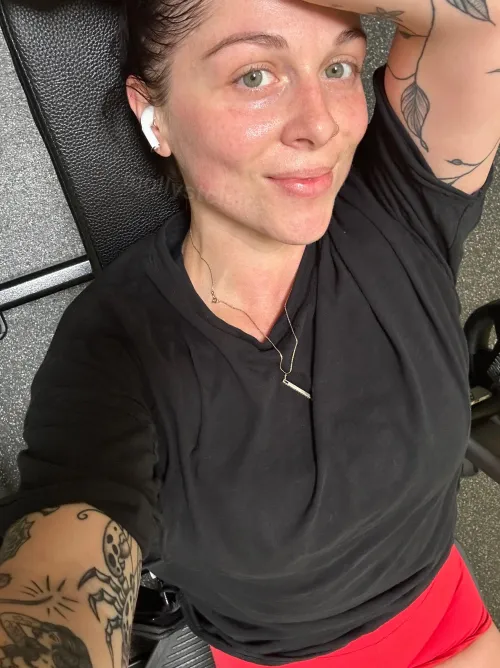 Not sweating…glistening haha 34f