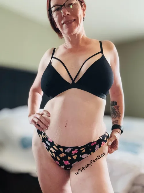 Through 9/22 get a free add on of your choice on any holiday panty. See pinned post. Always newbie, kink and fet friendly. Fit. Nerdy. Pervy. Witty. Hilarious. Genuine. 47. Sassy. Redhead. See my menu. $35