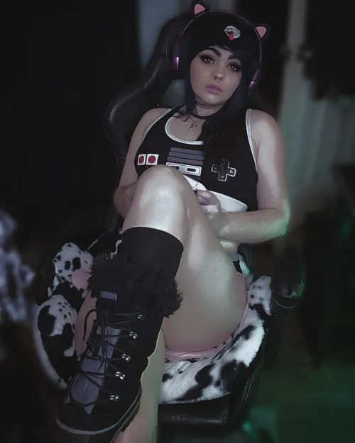 You need a girl with that gamer grip ;) [OC]