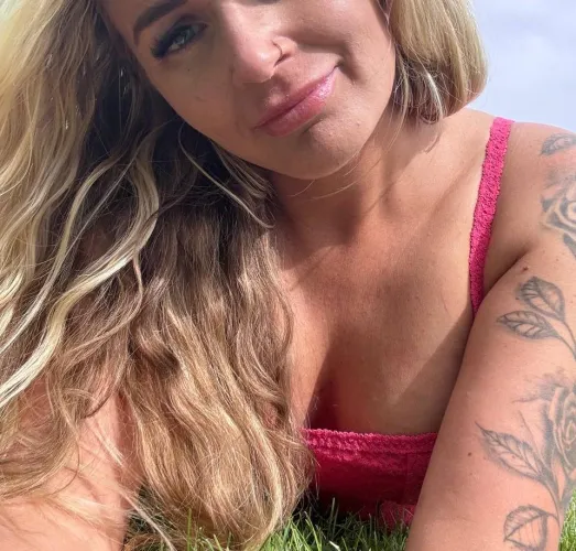 arrow up and say deal , i will share my nudes instant , first 130