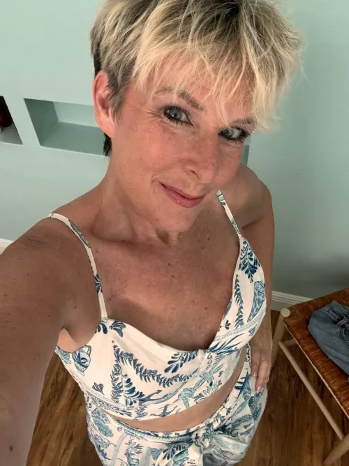 Born in 70's, what’s our age difference?