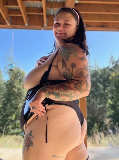 Chubby and tatted 😛 your fav combo