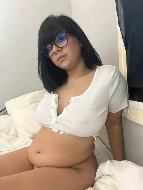 A greedy little pig who wants to be as big as a cow would be very sexy ❤️🔥