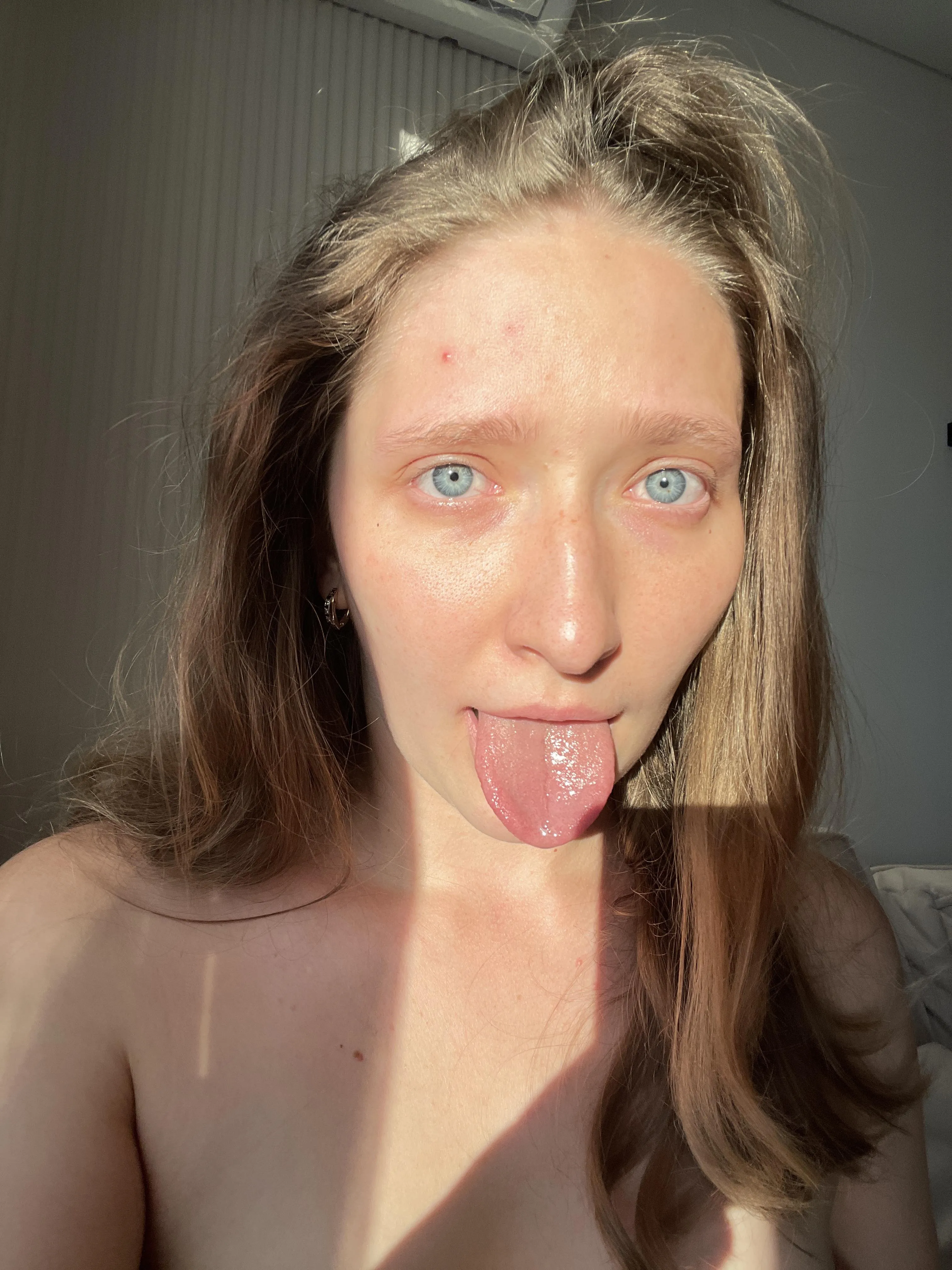 blue-eyed naughty girl with frex