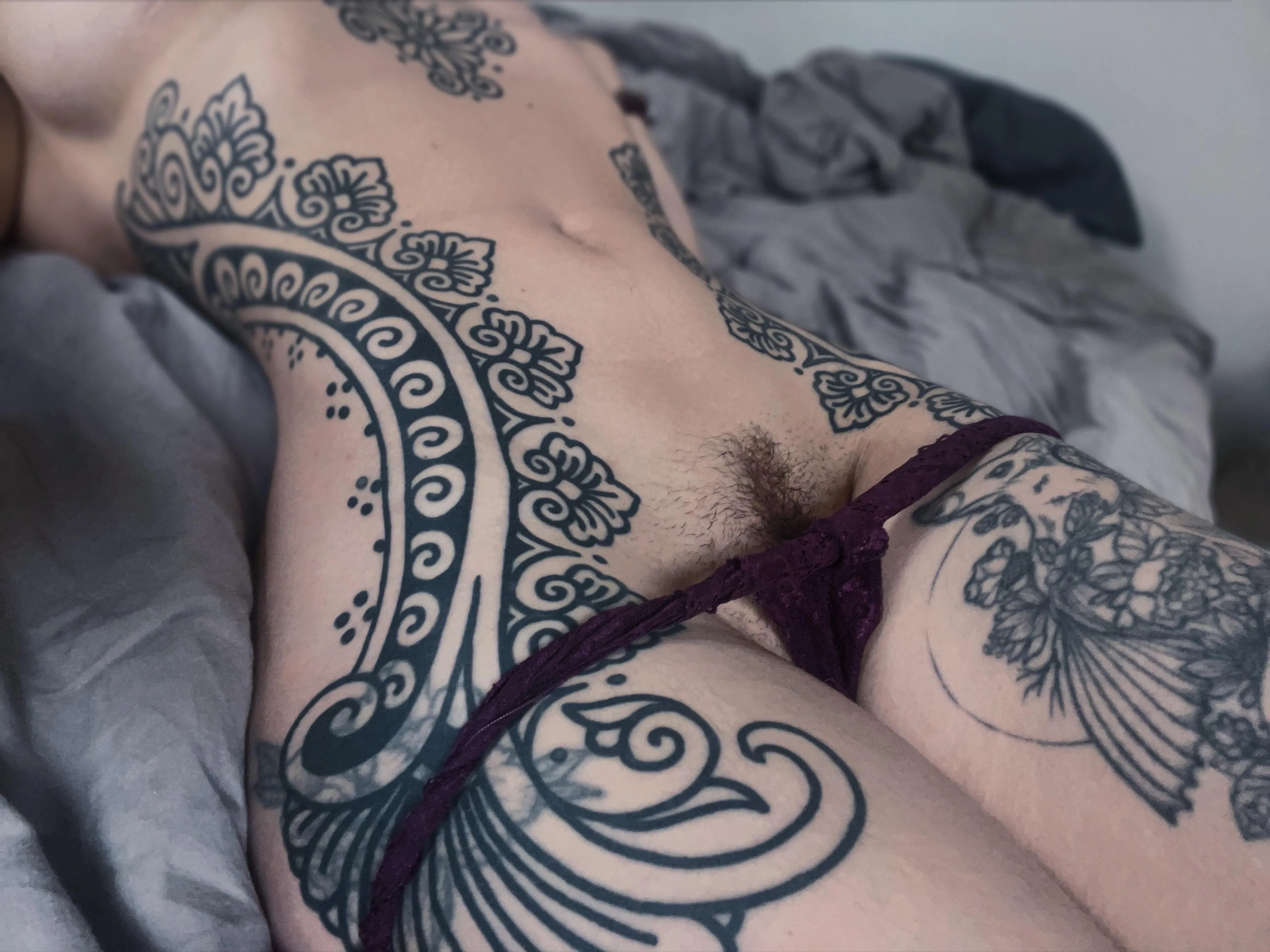 Curves and a cute tuftie