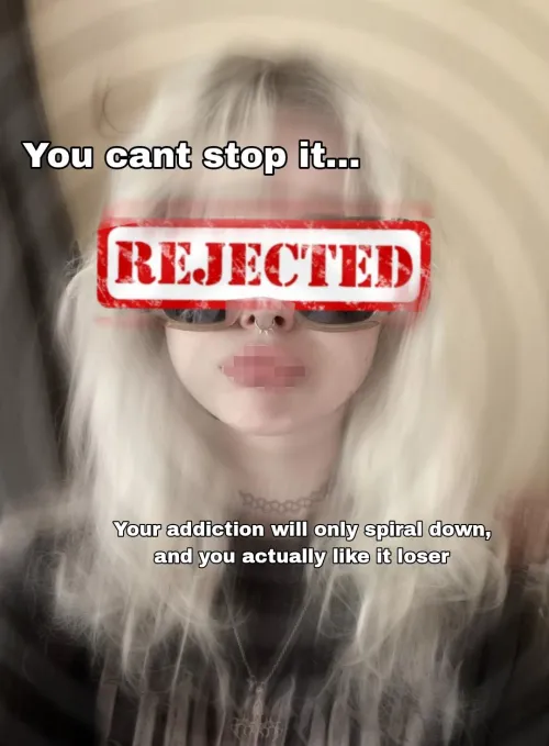 Drop on your knees for me 🤤🤤