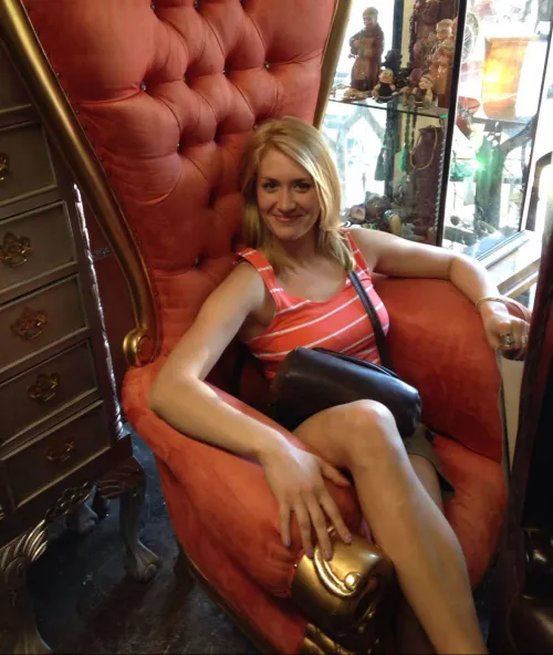 Like this blonde’s subtle push up bra line?