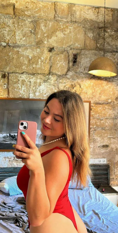 Showing off every curve just for you 💦