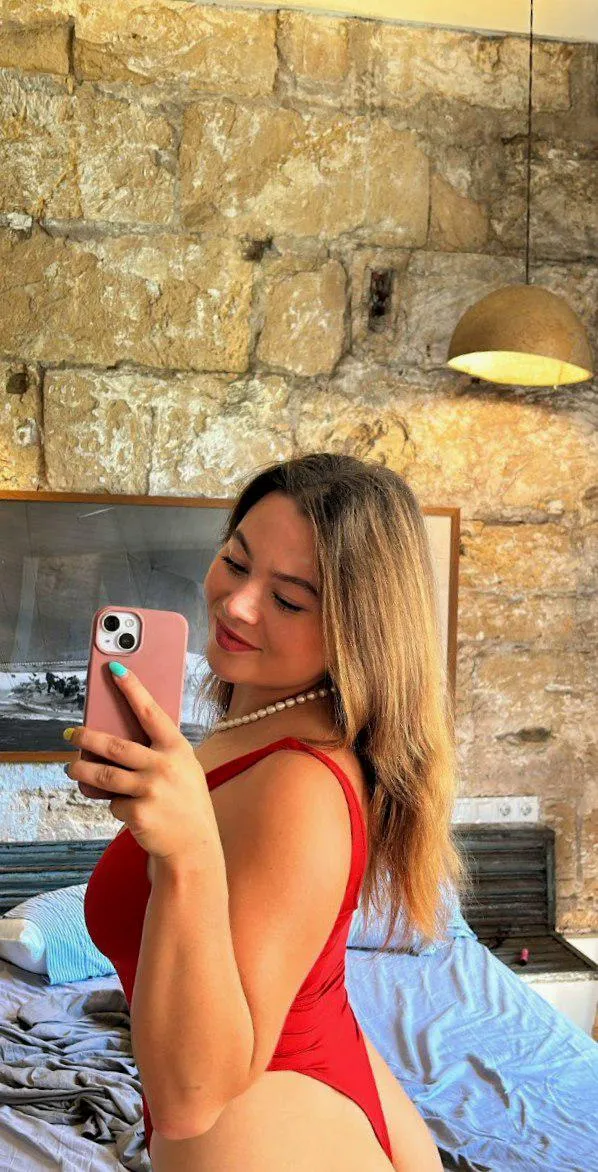 Showing off every curve just for you 💦