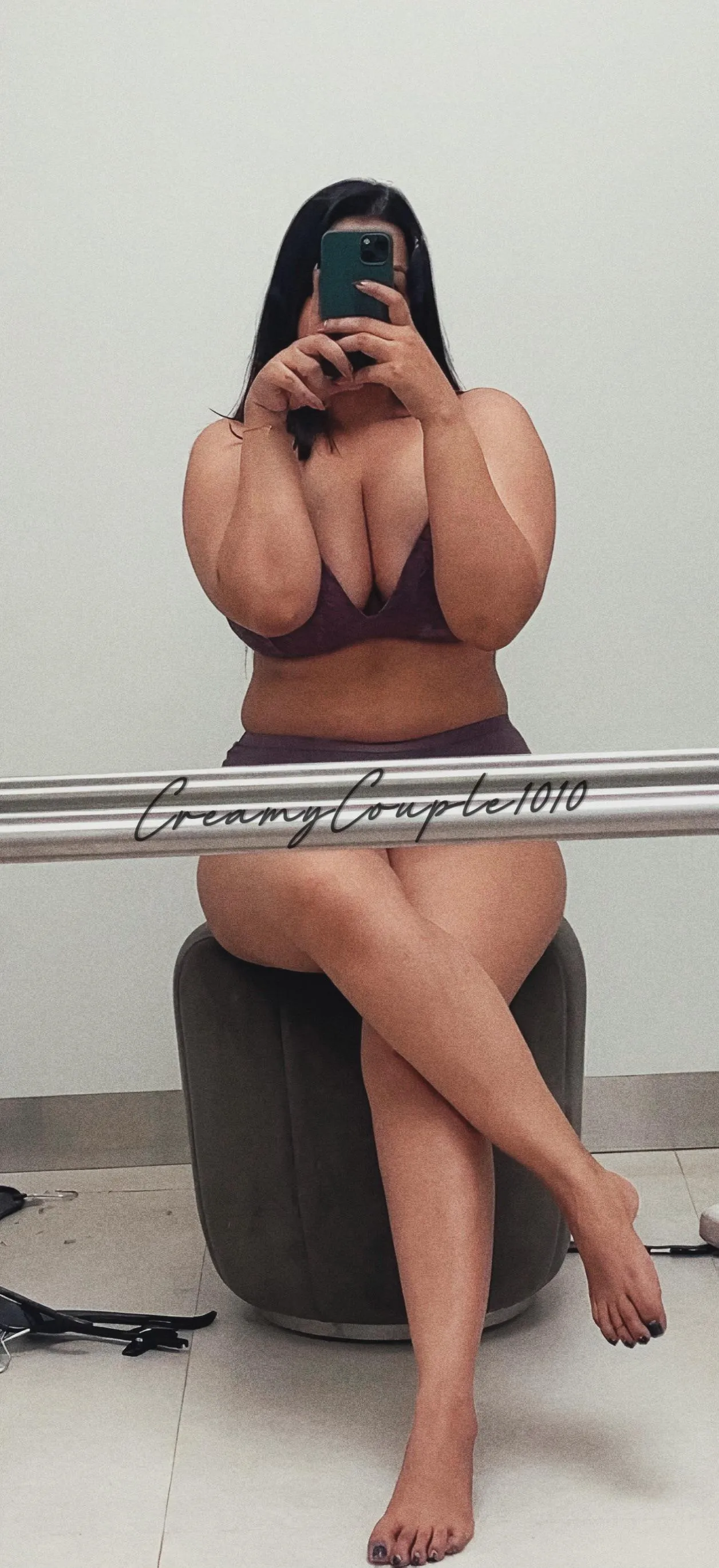 You can stare… but don’t expect me to behave 🫣😘