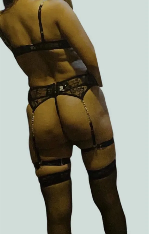 30 M 25 F I am hubby who fantasizes his wife taking on another man especially with bbc .Not cuck  i am more like a stag but i won’t deny cuck role occasionally  either. Are there any bbc who likes to fuck my wife makes story sext about her with me and 