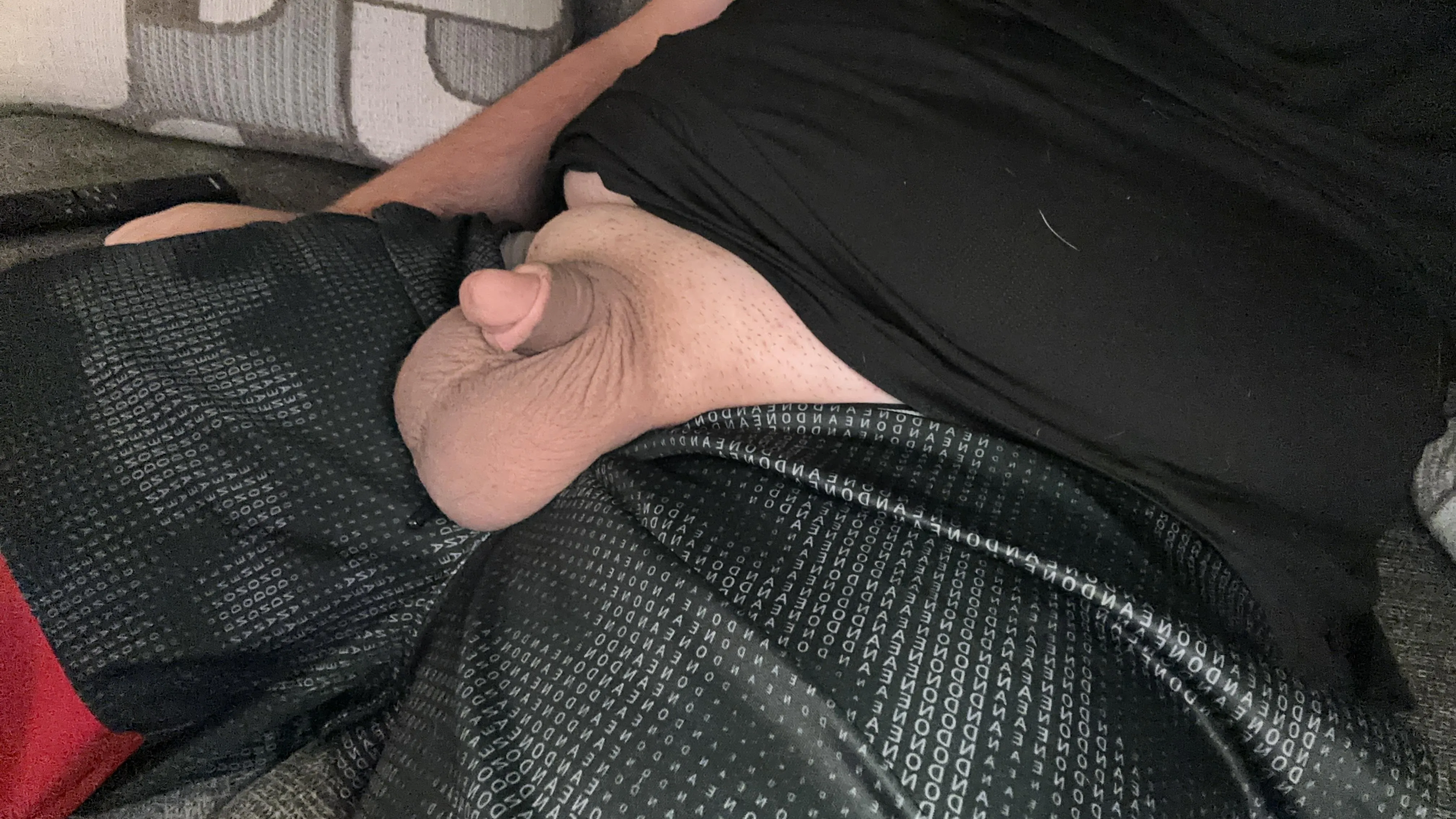 Finally home alone, gotta let my balls breathe🥵 (19M, 4.5 inches, DM’s open)