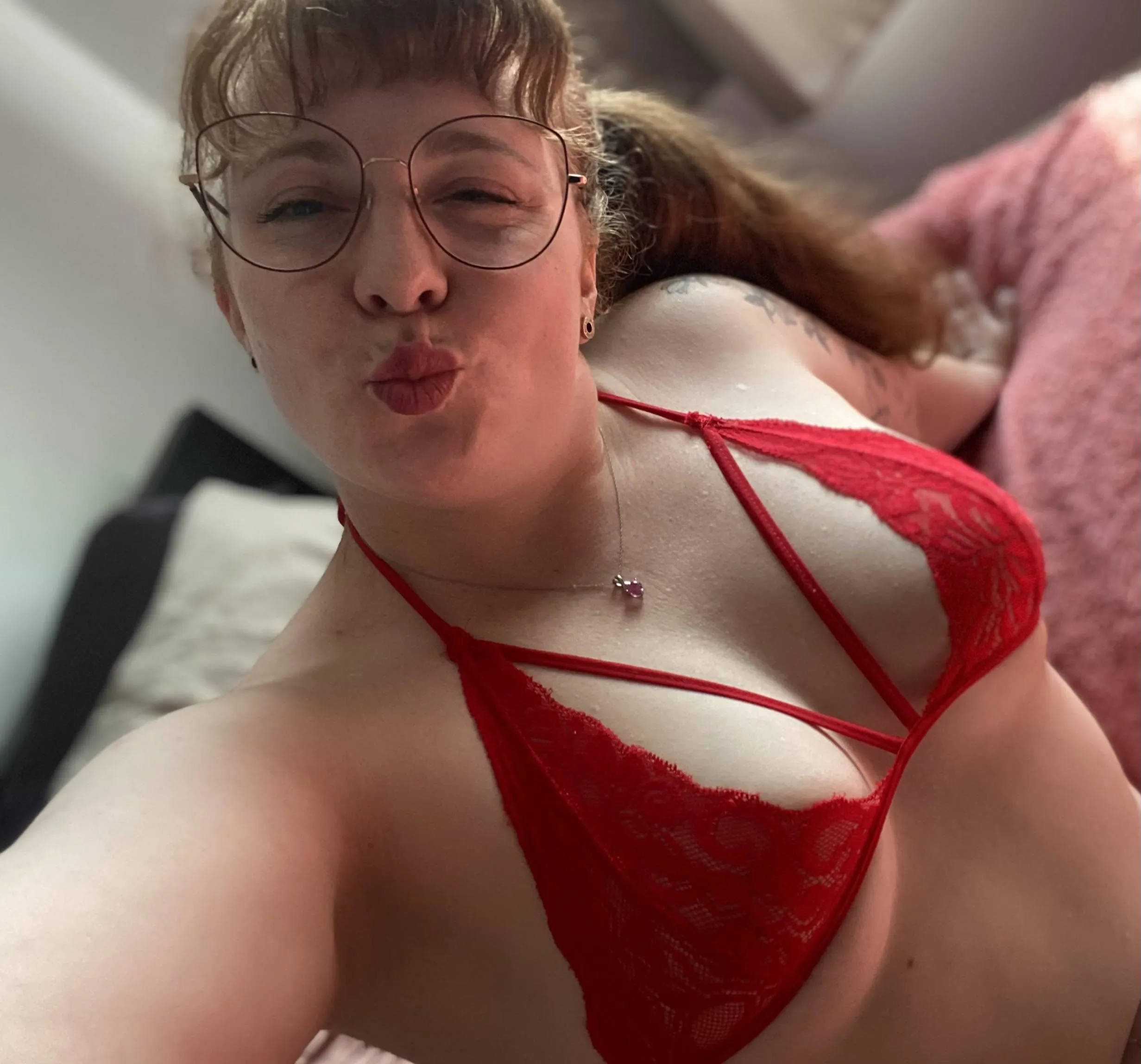 I don’t have any red flags, just red lingerie 😉🔥