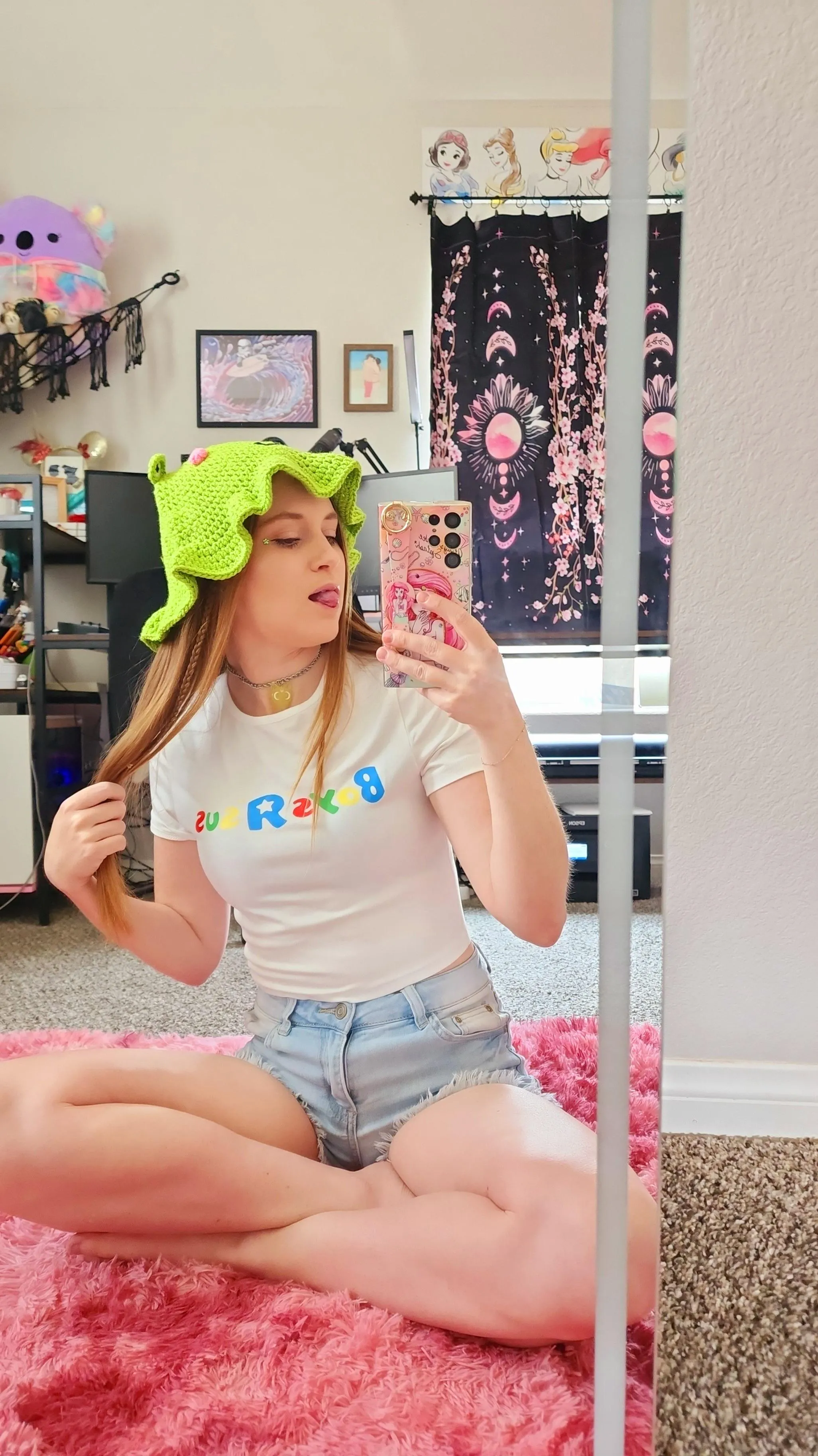 🥵 Legs spread, mind dirty, heart racing