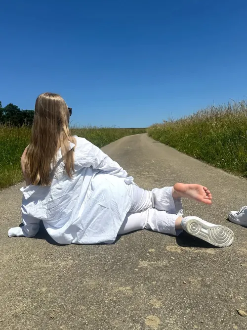 My feet deserve more than your weak tribute 👿