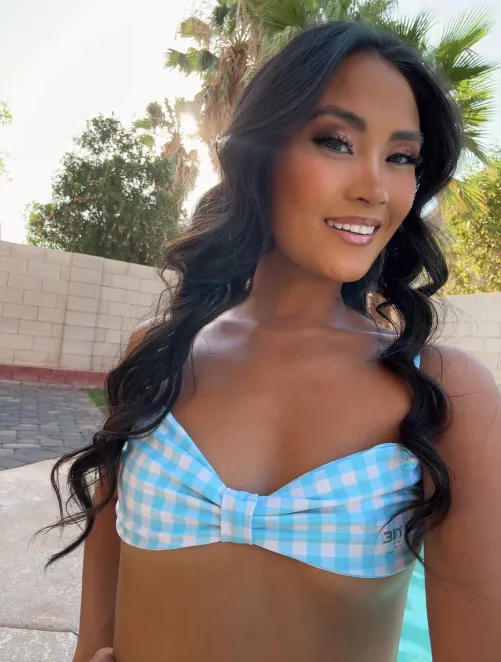 Petite lips, shameless tongue—I’m all chaos 🍑💋