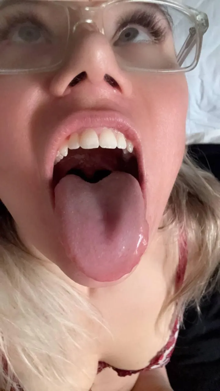 We're ready, me and my tongue 👅