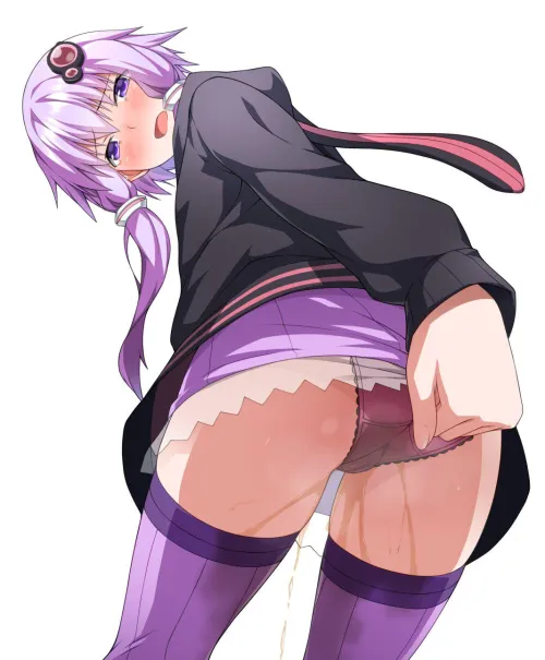 Yukari Yuzuki peeing herself