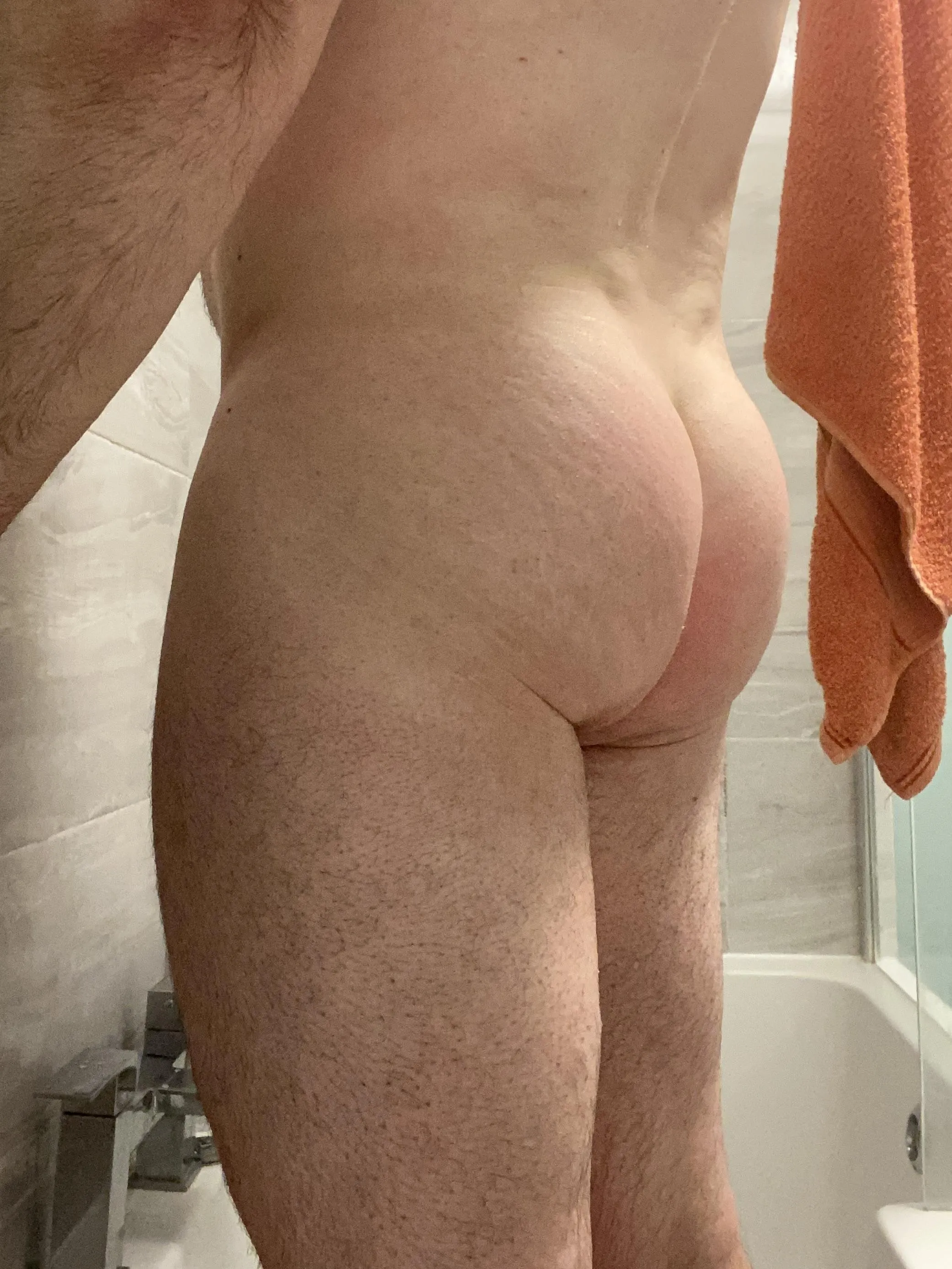 [36] This peach needs to be eaten