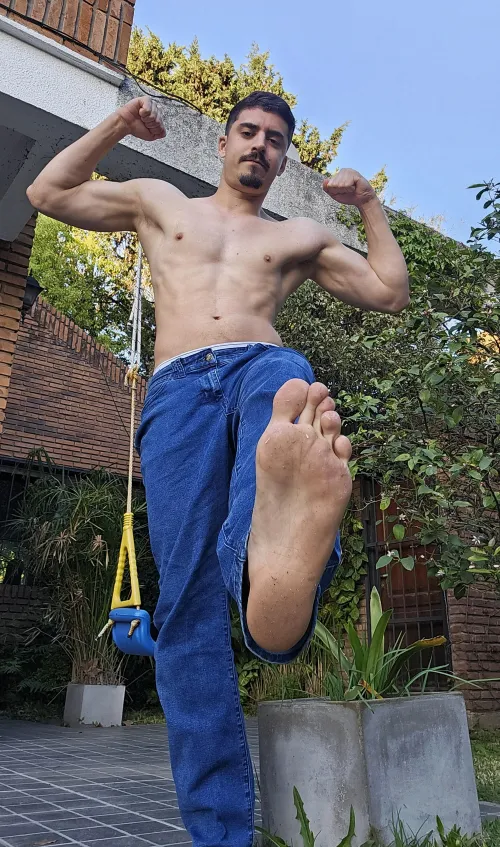 Clean & worship my size 11 sole pig