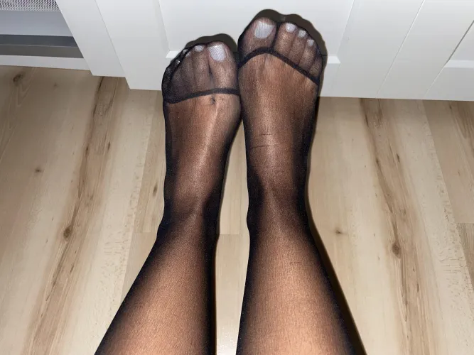 i just know you would stare at my feet in public