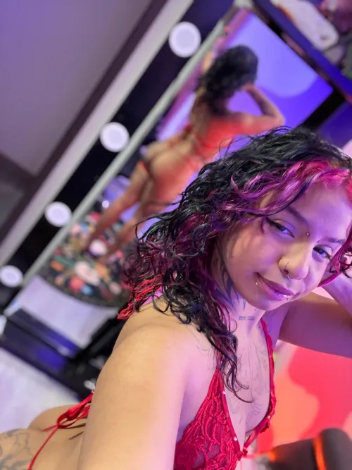 Let's play a game to see who can hold on the longest without falling.