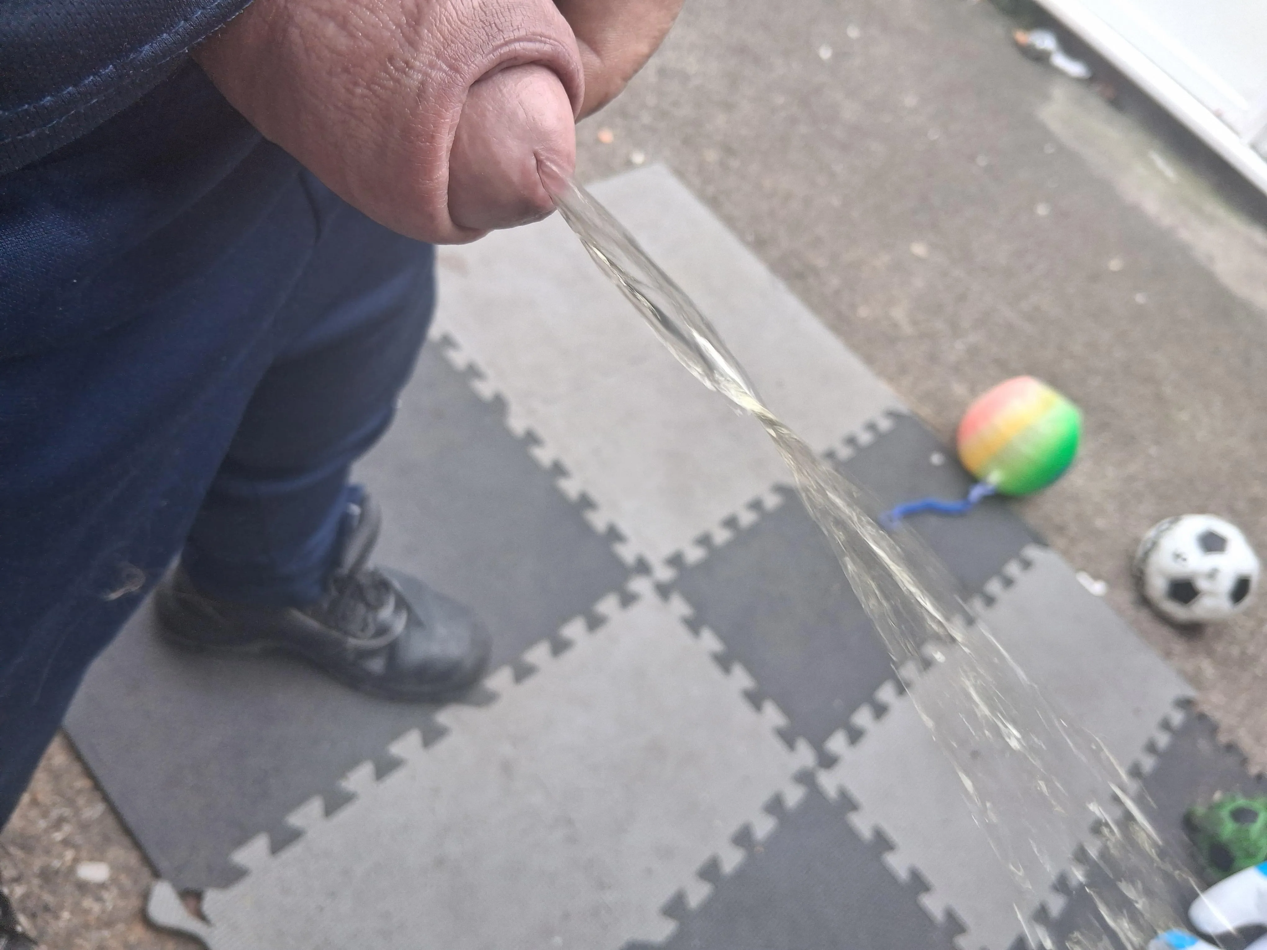 56 str8 fgot to say my neighbour was in the window amd seen me . Winner