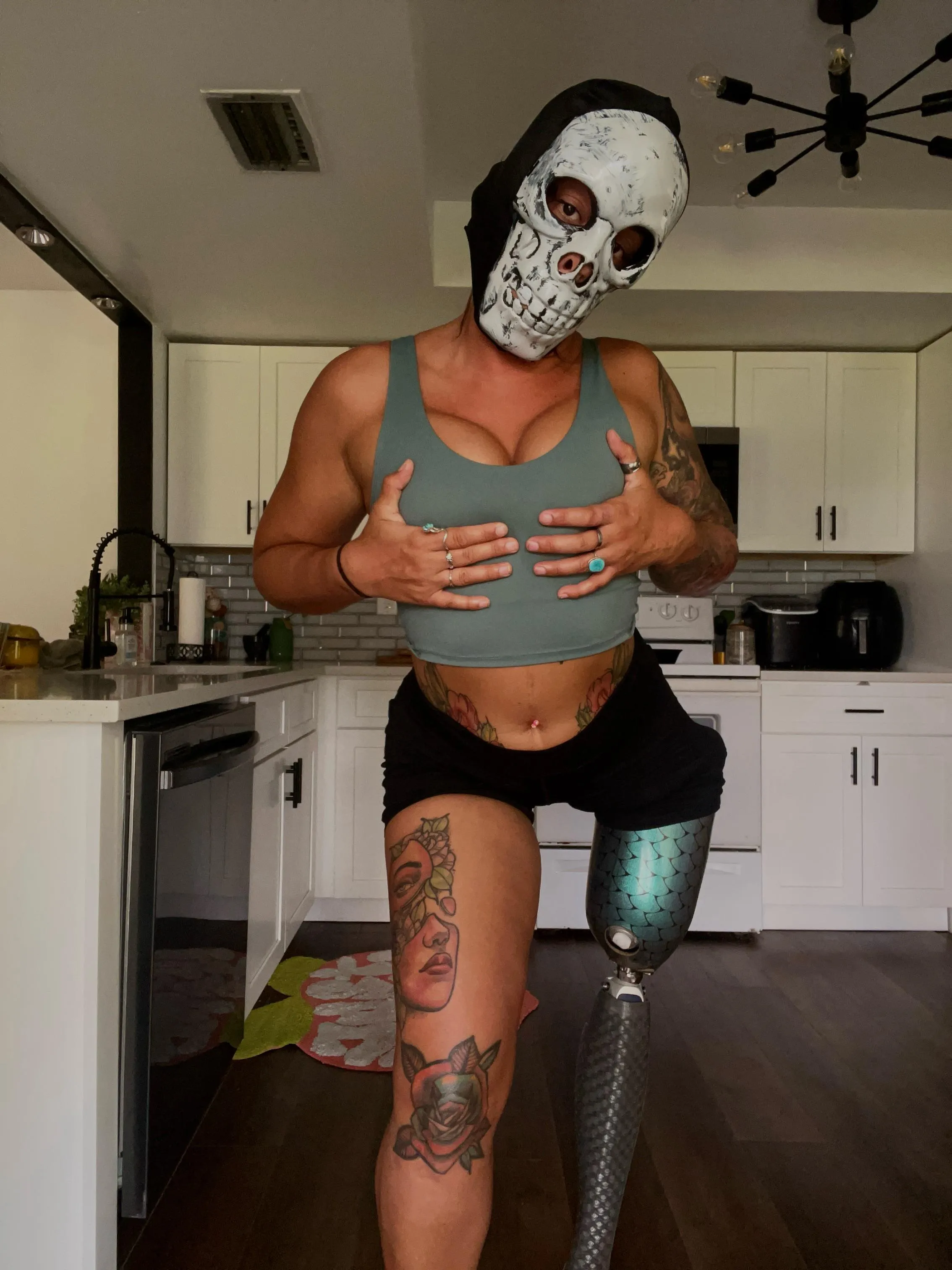 Will you eat me out after we watch scary movies ?!??