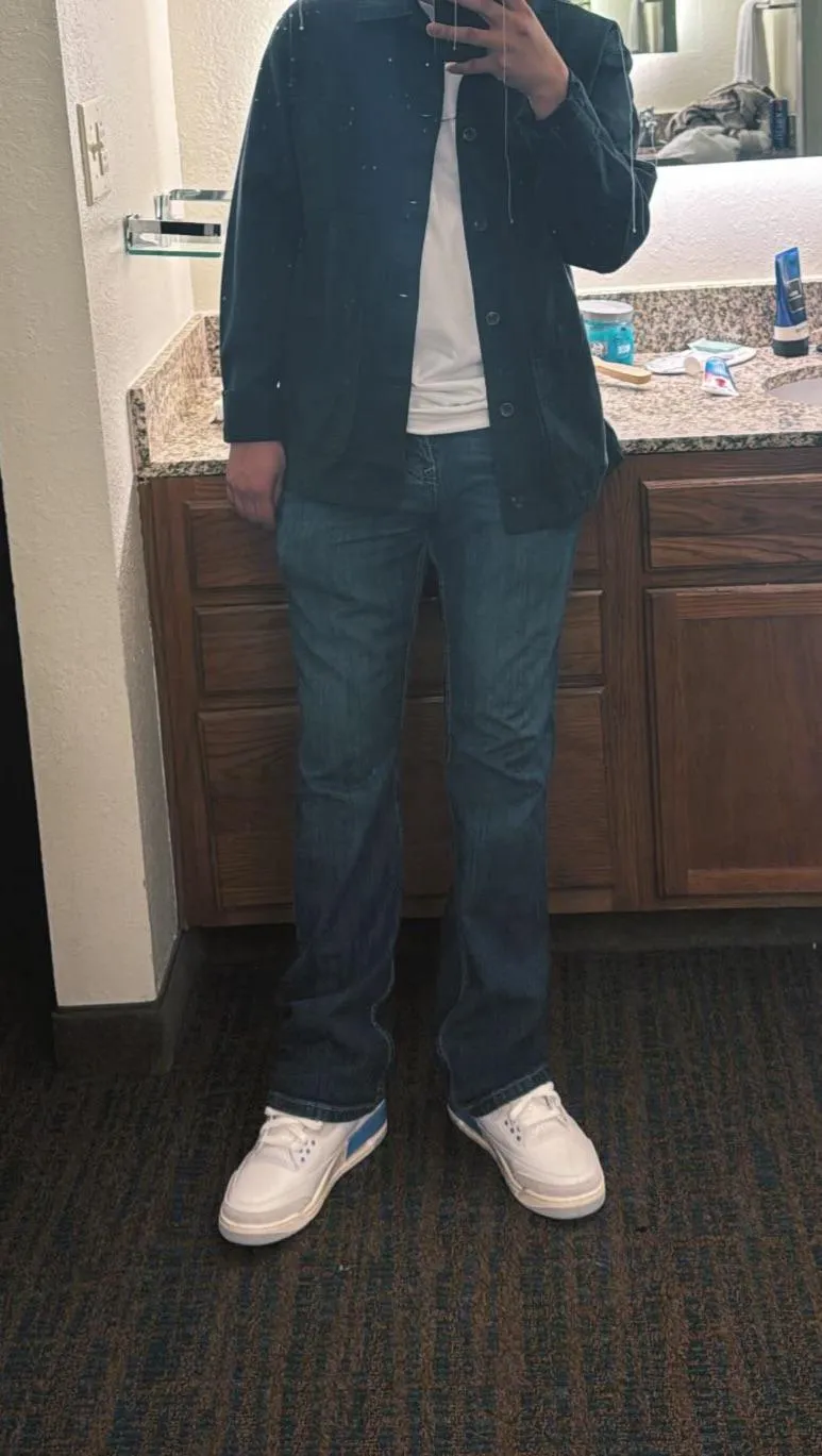 24 m :)  looking for fun (F) no strings attached 🤠